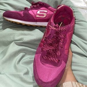 dark pink sketchers size 8